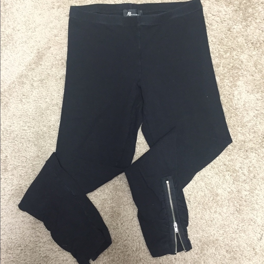 Cropped black leggings